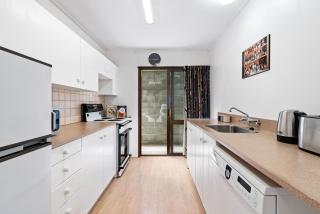 Town Centre Location with Stunning View - Unit 8 - Queenstown - 4