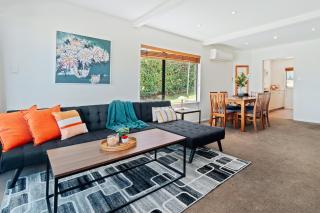Town Centre Location with Stunning View - Unit 1 - Queenstown - 9
