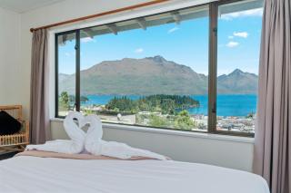 Town Centre Location with Stunning View - Unit 1 - Queenstown - 5