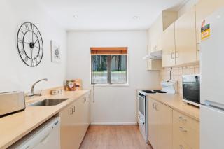 Town Centre Location with Stunning View - Unit 1 - Queenstown - 6