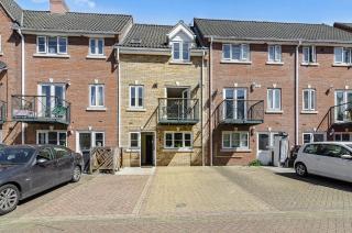 4br Townhouse Wbalcony Free Parking Fast Wi-fi - 6