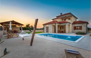 3 Bedroom Cozy Home In Kljuc - 9