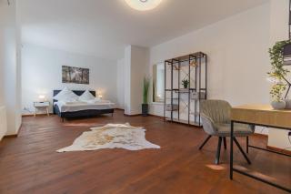 Exklusive Stadtvilla-190qm- Parkplatz- 3Schlafzimmer- 2 Bäder- Netflix- Waschmaschine- 4 Etagen-nähe Theater - 5