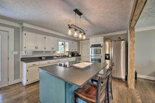 2 Mi to Lake Blue Ridge Yellowbird Cottage - 5