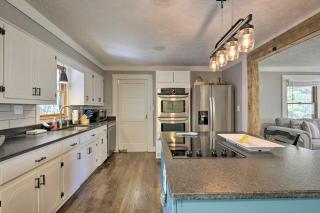 2 Mi to Lake Blue Ridge Yellowbird Cottage - 4