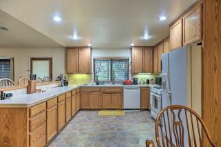 Furnished Deck Family-Friendly Twain Harte Home - 3