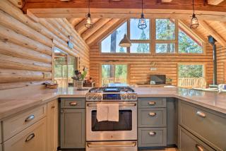 Updated Groveland Cabin with Wraparound Deck! - Groveland - 2