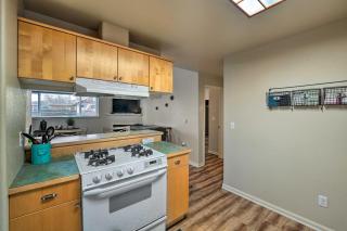Central Apt Private Fireplace and Patio Access - Anacortes - 1
