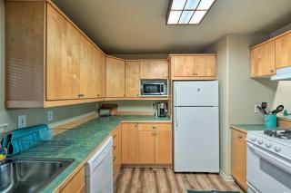 Central Apt Private Fireplace and Patio Access - Anacortes - 2