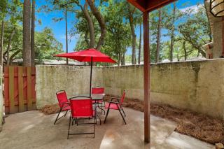 #49 Cheerful 2 BDR with Pool & Assigned 2 Parking - Hilton Head Island - 3