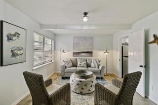 #49 Cheerful 2 BDR with Pool & Assigned 2 Parking - Hilton Head Island - 2