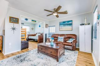 Blue Whale House - Galveston - 9
