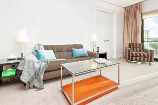 QV Stays Central Viaduct Harbour Apartment - 9