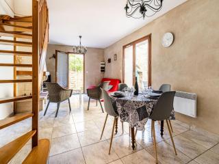 Holiday Home in Minerve with Private Courtyard - Minerve - 2