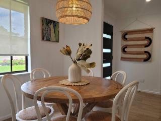 Coastal 3-bedroom home close by the beach - 4