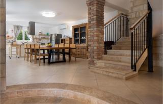 Amazing Home In Zrnovnica - Žrnovnica - 7