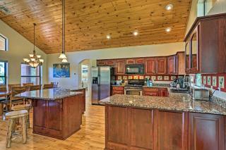 Serene Lakeside Cabin with Decks and Edler Lake Views! - Pinetop-Lakeside - 4