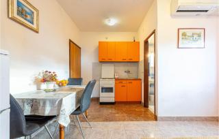 1 Bedroom Nice Apartment In Kozino - Kožino - 8