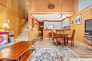 Modern & Sleek Condo - Creekside #110 - 5