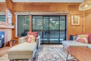 Modern & Sleek Condo - Creekside #110 - 7