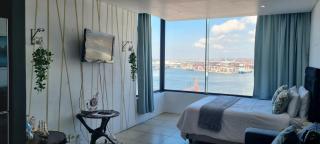 Accommodation Front - Cosy 2 Sleeper with Exquisite Harbour Views - Durban - 8