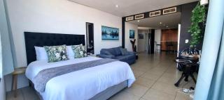 Accommodation Front - Cosy 2 Sleeper with Exquisite Harbour Views - Durban - 6