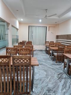 Hotel Broadway Katra by Geetanjali Group of Hotels - Katra - 6