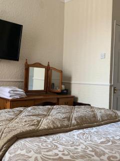 The Pines Guest House - Whitley Bay - 2