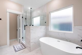 3 Bedroom and 3 bath We have power and internet - Houston - 1