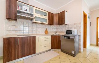 1 Bedroom Lovely Apartment In Razanac - Ražanac - 4