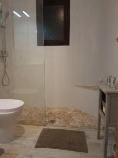 Lovely 2 bedroomed apartment with pool - 1