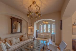 Chic 3BR Villa West Golf with Pool, Lagoon View & Guest House - Hurghada - 2
