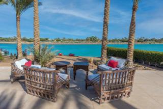 Chic 3BR Villa West Golf with Pool, Lagoon View & Guest House - Hurghada - 6