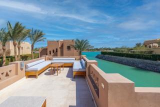 Chic 3BR Villa West Golf with Pool, Lagoon View & Guest House - Hurghada - 9