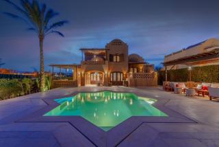 Chic 3BR Villa West Golf with Pool, Lagoon View & Guest House - Hurghada - 0