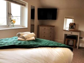 Folly Cottage & The Old Forge - 2