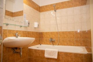 Triple M Hotel - Budapest - 6