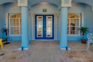 Lake Front Villa - 5