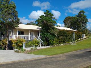 Tinaroo Sunset Retreat - Barrine - 0