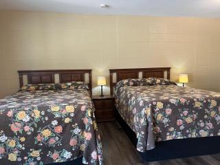Driftwood Inn and Lodge by the lake - Zwolle - 0