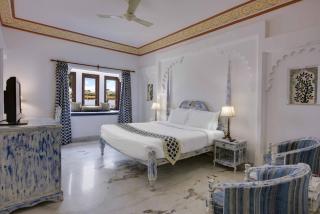 Swaroop Vilas - Lake Facing Boutique Hotel - 2