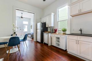 Private 2BR in Uptown by Hosteeva - 5