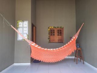 Linda casa com 2 quartos, um com ar e outro com ventilador, e garagem - Parnaíba - 0