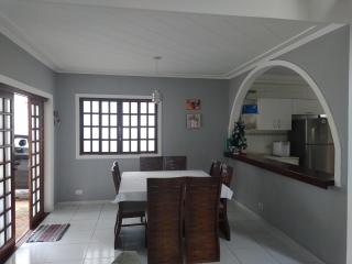 Linda Casa, 3 quartos, acomoda 10 pessoas, há 1,5 km da praia da Enseada - Guarujá - 0