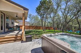 Convenient Cute Cottage Hot Tub Fire Pit Sleeps 6 - Canyon Lake - 0