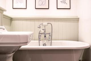 Low Nook Cottage - Gorgeous decor - 2