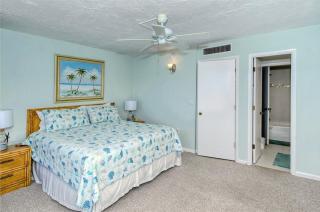 LaPlaya 201C Breathtaking Gulf panorama from this corner end unit with a private stairway to the beach - Longboat Key - 1