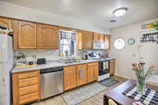 Akron Apartment with Balcony - Hunting Nearby! - Akron - 2