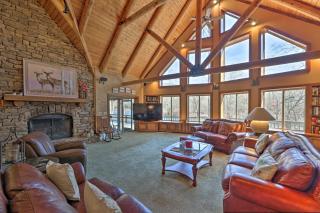 Serenity on the River Luxe Lewisburg Cabin! - 7