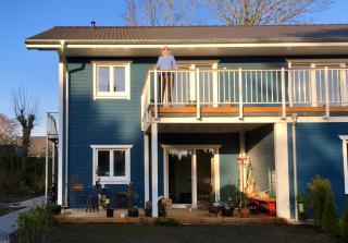 Gemütliche Wohnung mit Sonnenterrasse im blauen Holzhaus - Husum - 0